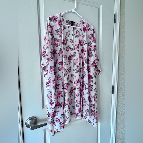 Forever 21 Pink and White Sheer Floral Kimono/Cardigan - Picture 2 of 4